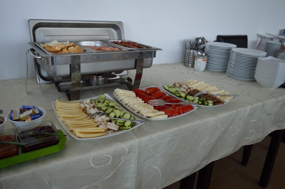 On site, Buffet breakfast
