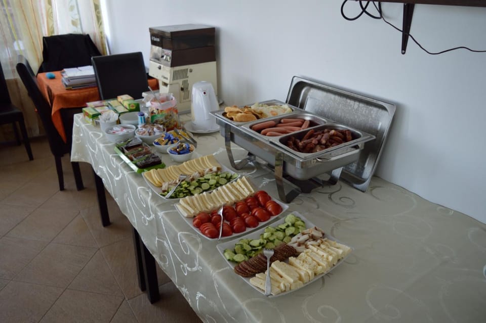 Food and drinks, Food, Breakfast, Buffet breakfast