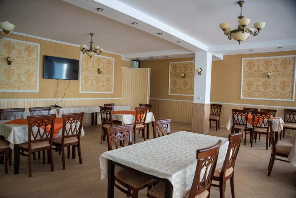 Restaurant/places to eat, Food and drinks