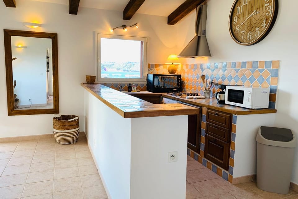 Charmante villa 2 chambres les pieds dans l'eau Bonifacio House in Bonifacio