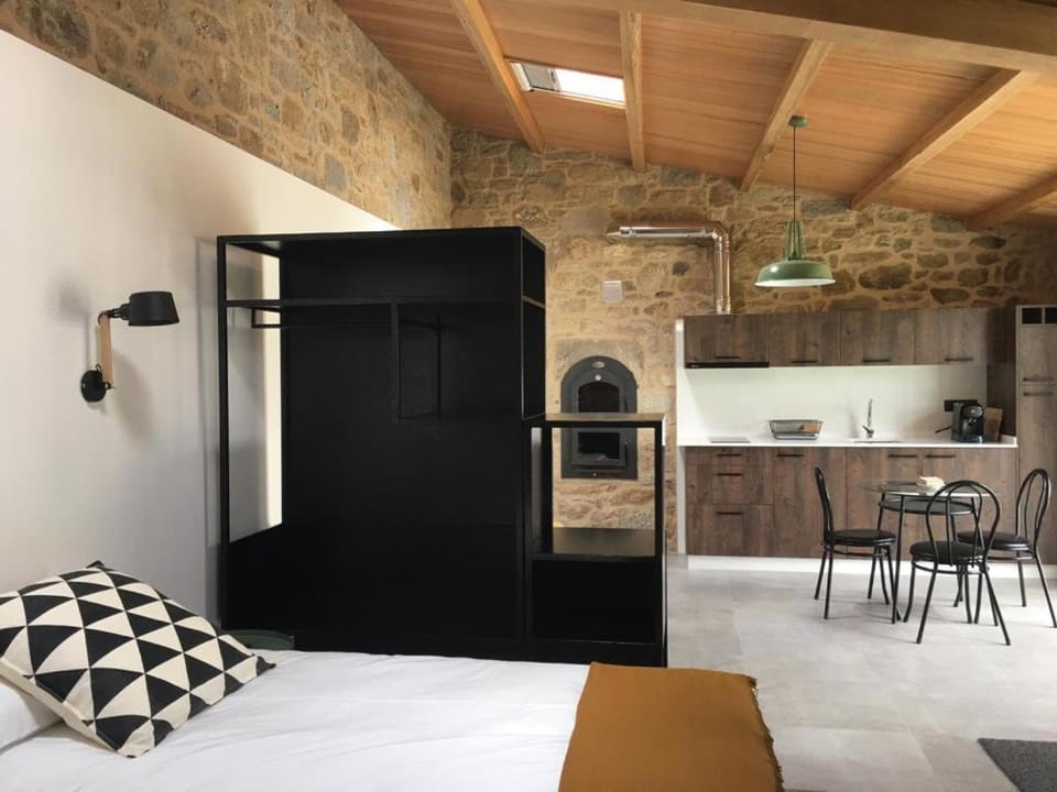 Kitchen or kitchenette, Seating area