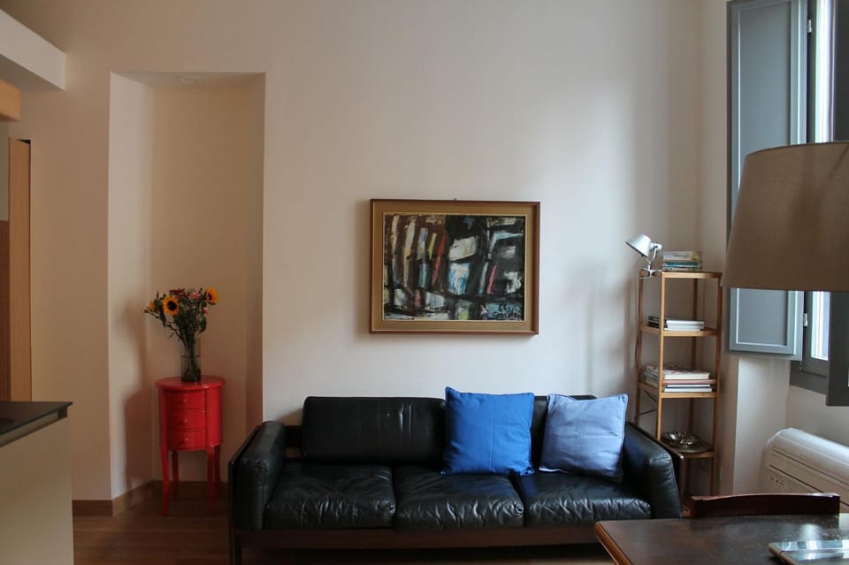 Living room, Photo of the whole room