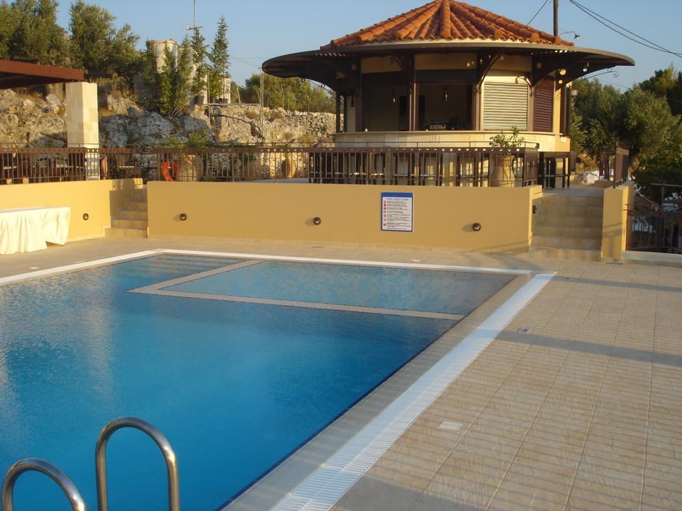 Swimming pool, Swimming pool