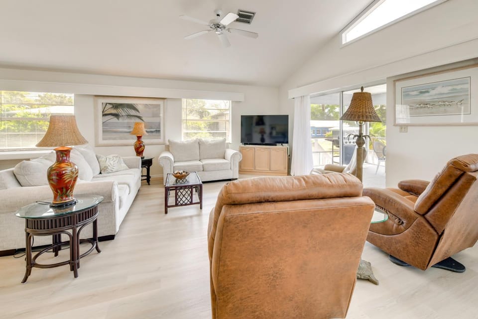 Canalfront Home w/ Private Dock - 5 Mi to Beaches! House in Englewood