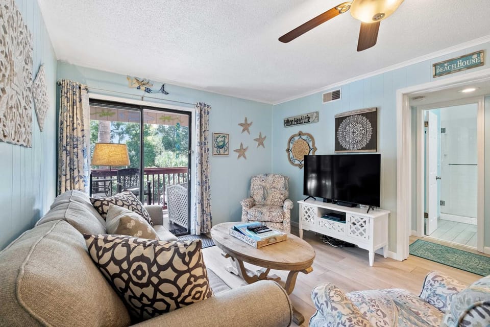 Walk to Coligny Beach Park: Family-Friendly Villa House in North Forest Beach