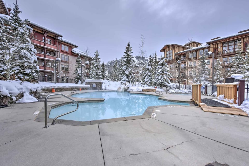 Slopeside Solitude Condo - Walk to Ski Lifts! House in Solitude