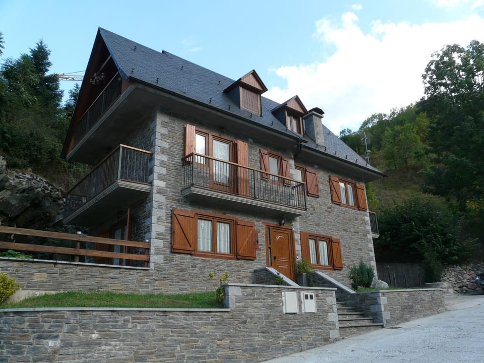 Property building, Day