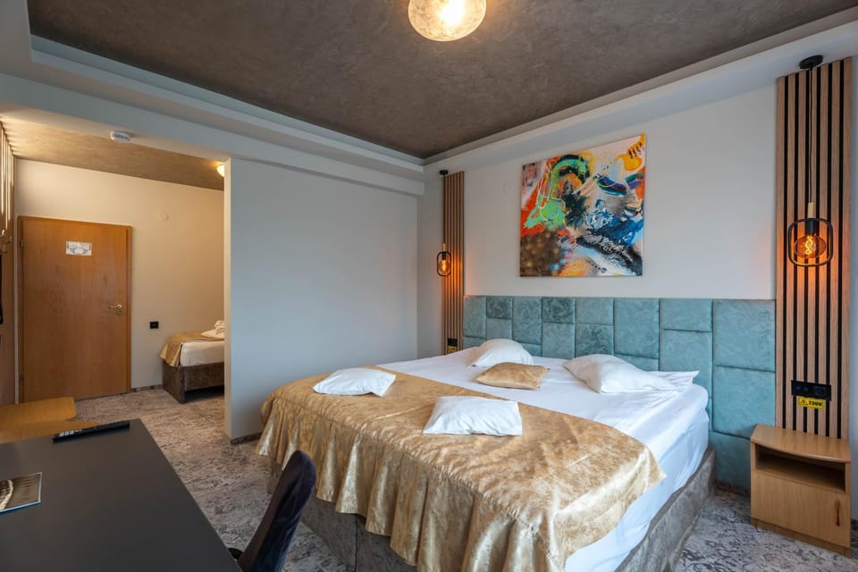 Bed, Photo of the whole room, Bedroom