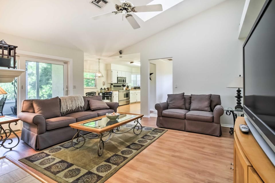 Pet-Friendly Home in Vero Beach, 1 Mi to Beach! House in Indian River