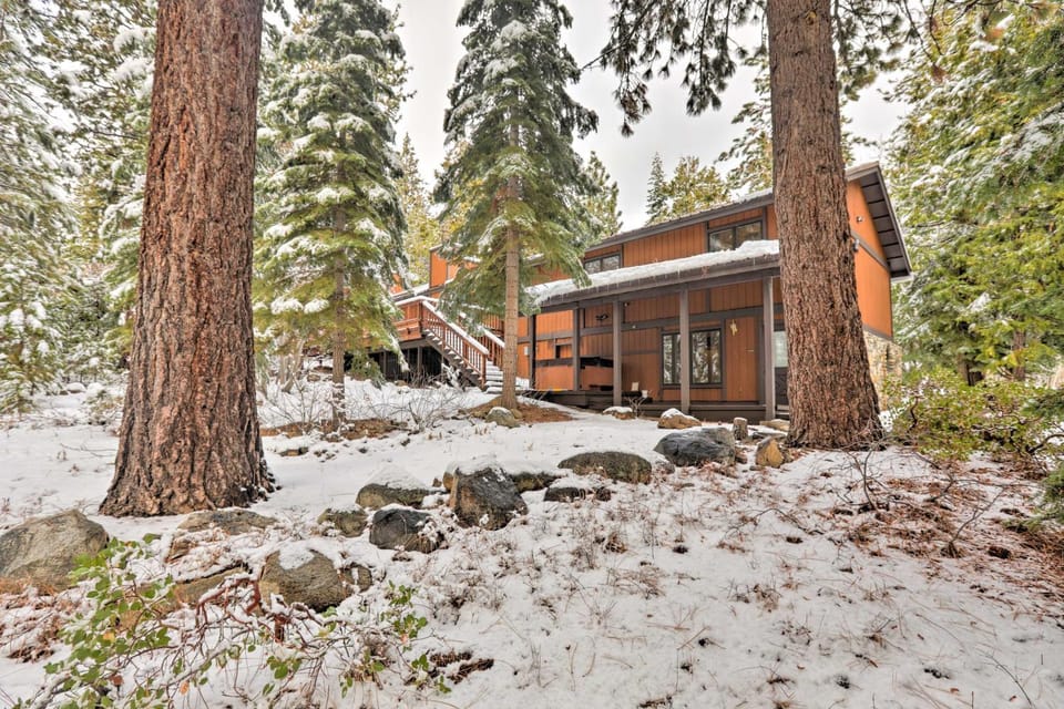 Lake Tahoe Family Home w/ Hot Tub & Game Room! House in Incline Village