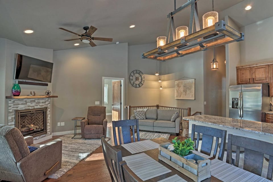 Lead Family Home w/ Hot Tub, 2 Mi to Deer Mountain House in North Lawrence
