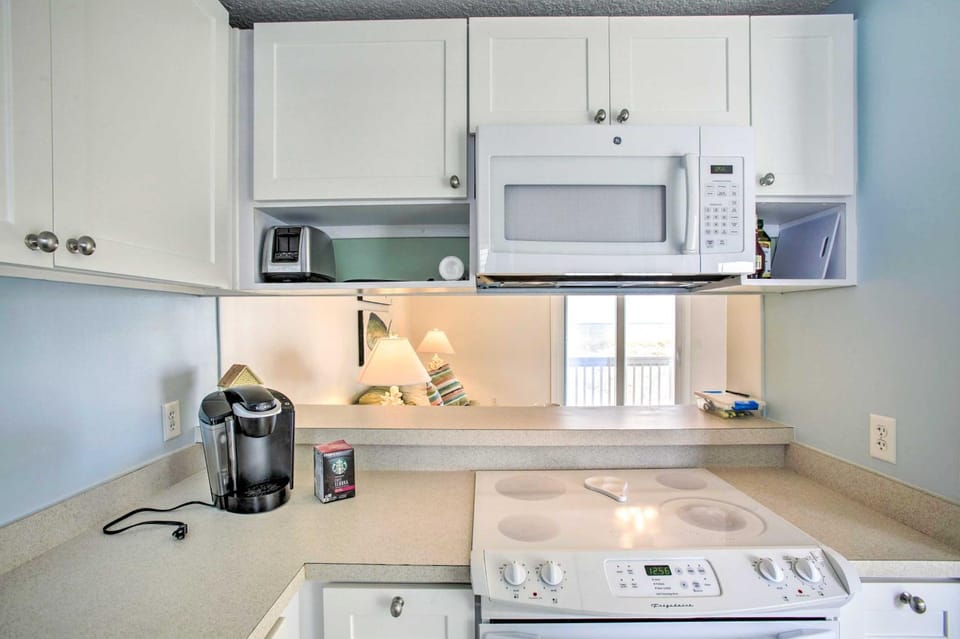 Bright Fernandina Beach Townhome: Walk to Ocean! House in Fernandina Beach