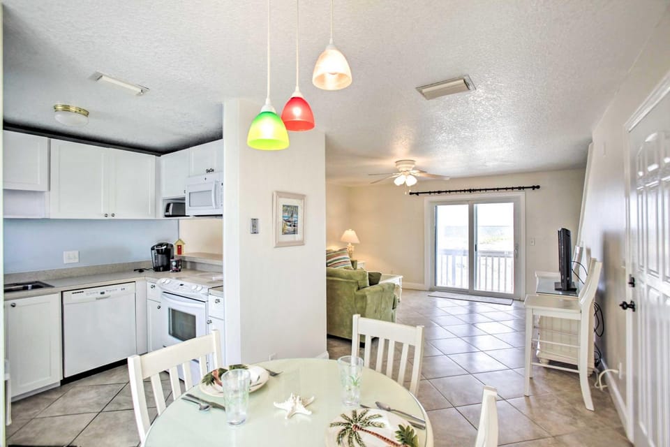 Bright Fernandina Beach Townhome: Walk to Ocean! House in Fernandina Beach
