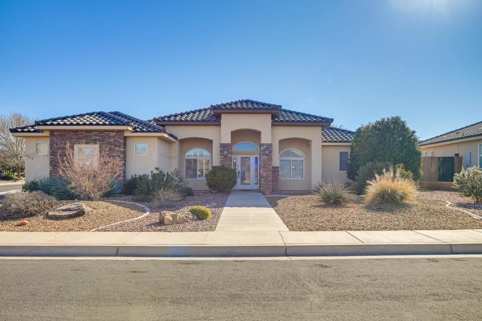 Utah Retreat w/ Heated Pool, Grill & Fire Pit! House in Hurricane