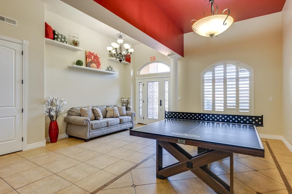 Utah Retreat w/ Heated Pool, Grill & Fire Pit! House in Hurricane