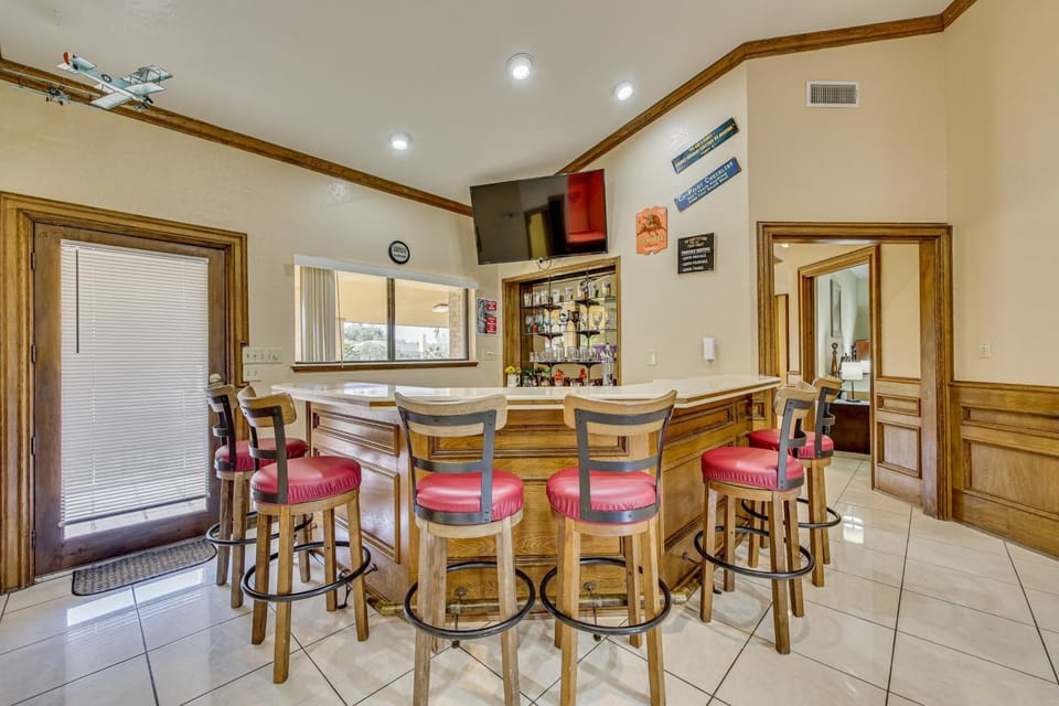 Pool & Game Room: Waterfront Harlingen Home House in Harlingen