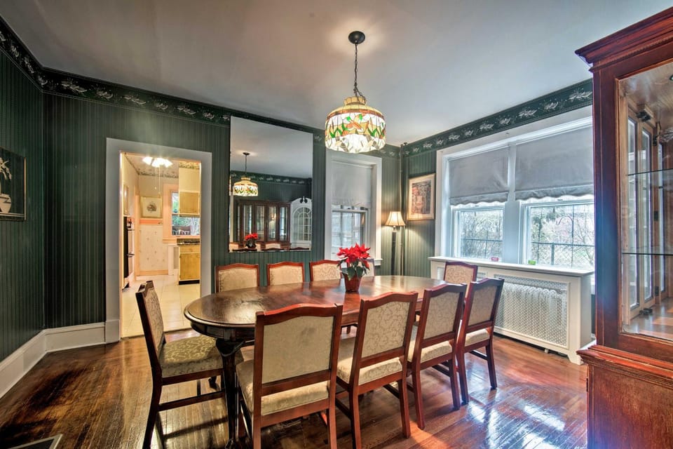 2 Mi to Reading Pagoda: Spacious Home w/ Deck! House in Reading