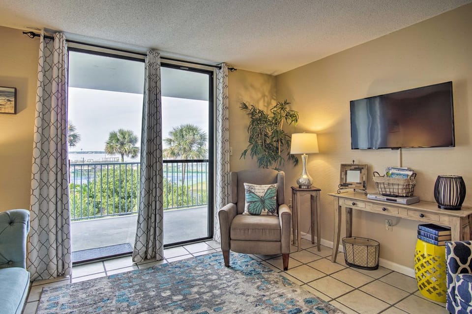 Gulf Shores Getaway w/ Pool, Spa & Beach Access! House in West Beach