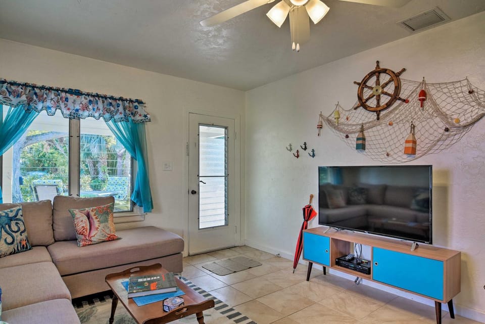 Walk to Beach: Pet-Friendly Treasure Island Home House in Treasure Island
