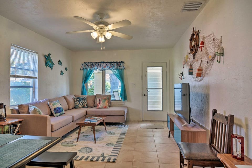 Walk to Beach: Pet-Friendly Treasure Island Home House in Treasure Island