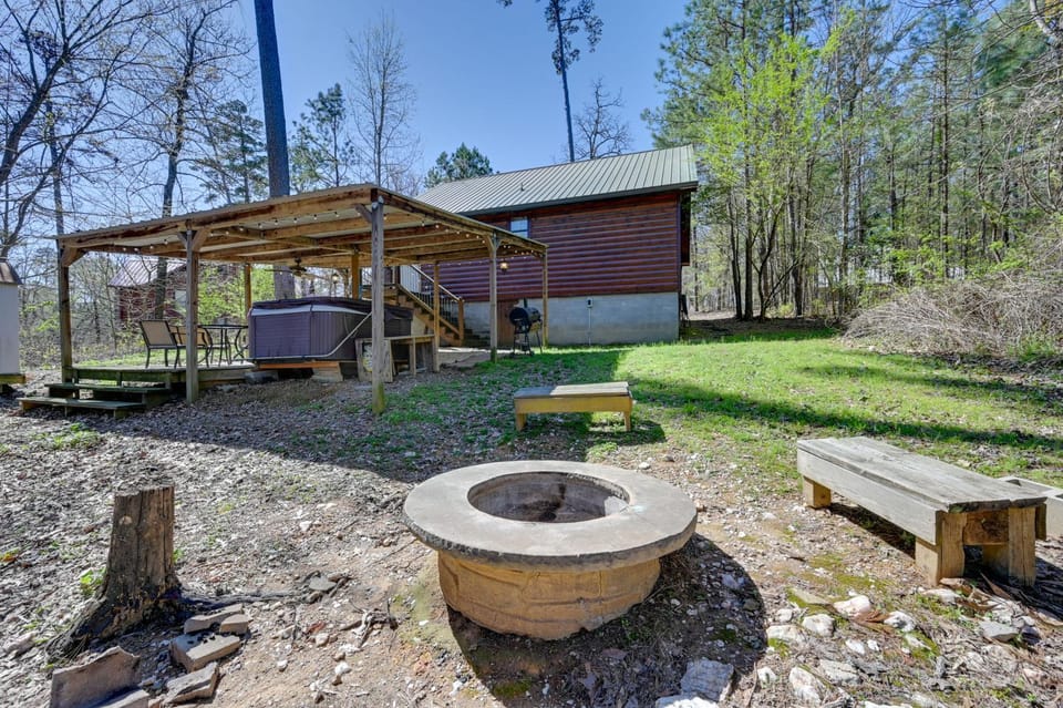 Broken Bow Cabin w/ Hot Tub & Fire Pit, Near Lake! Cabin in Broken Bow