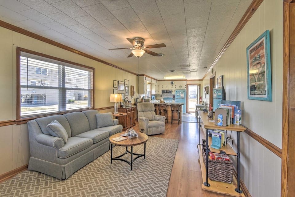 Nags Head Cottage: Screened Porch, Walk to Beach! House in Kill Devil Hills
