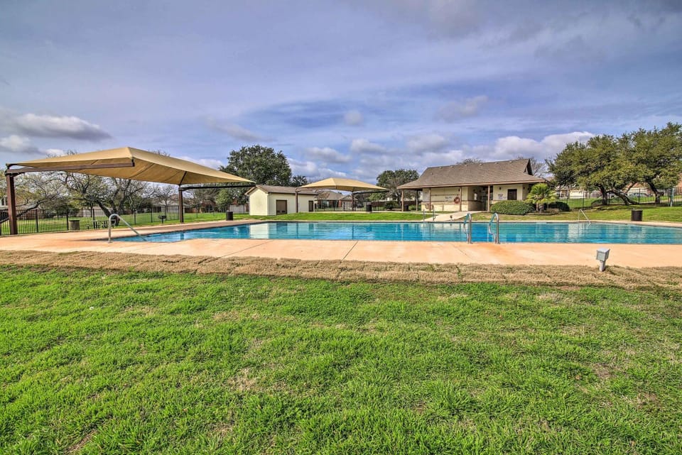 Near SeaWorld! Modern Family Home with Pool Access House in San Antonio