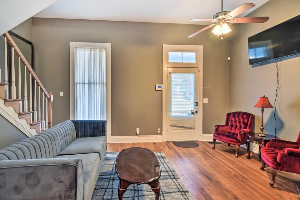 Stylish Vicksburg Apt with Porch - 2 Mi to Casino! Apartment in Vicksburg