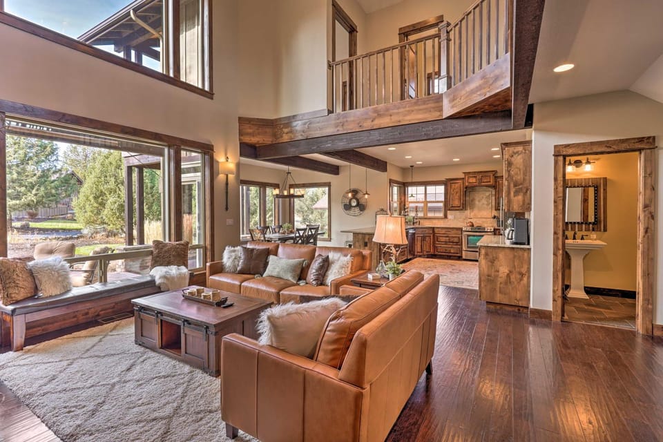 Modern Eagle Crest Escape w/ Patio & 2 Balconies! House in Oregon