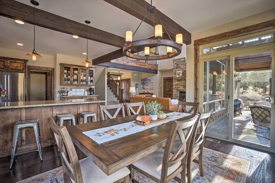Modern Eagle Crest Escape w/ Patio & 2 Balconies! House in Oregon