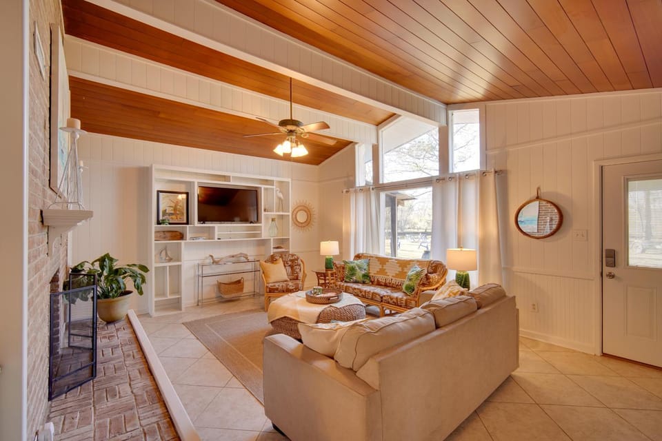 Waterfront Foley Area Home - 15 Mi to Gulf! House in Foley
