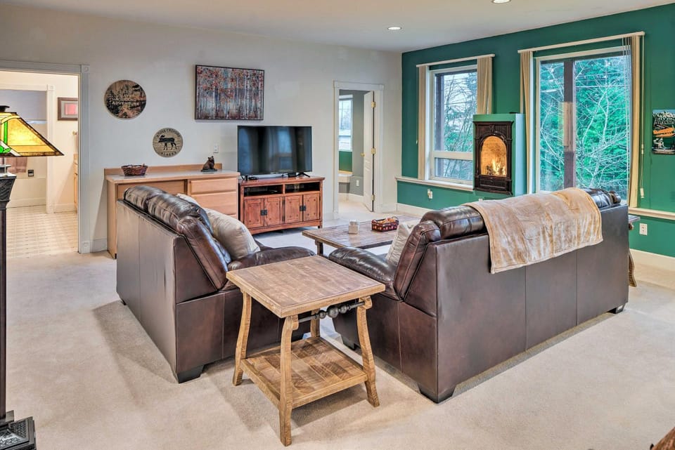 Ketchikan Home: Bay Views, 1/2 Mi to Hiking Trails House in Ketchikan