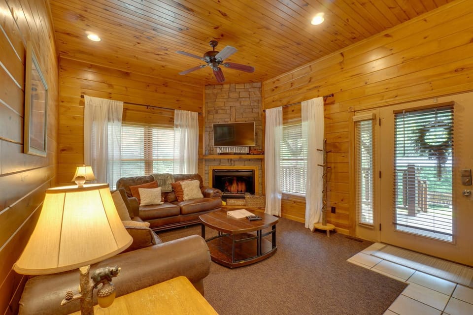 Hot Tub & Deck: Cabin Near Smoky Mtn Trails! Cabin in Sevier County