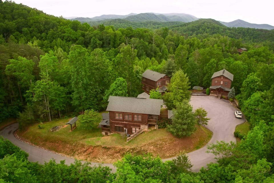 Hot Tub & Deck: Cabin Near Smoky Mtn Trails! Cabin in Sevier County