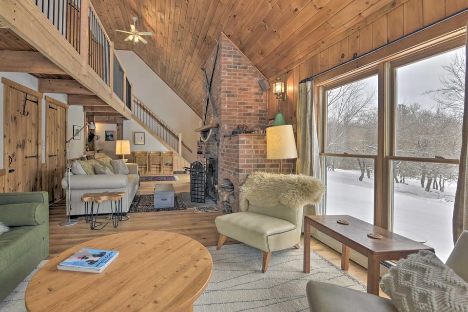 Upscale Montgomery Cabin, Near Jay Peak Resort! Cabin in Vermont