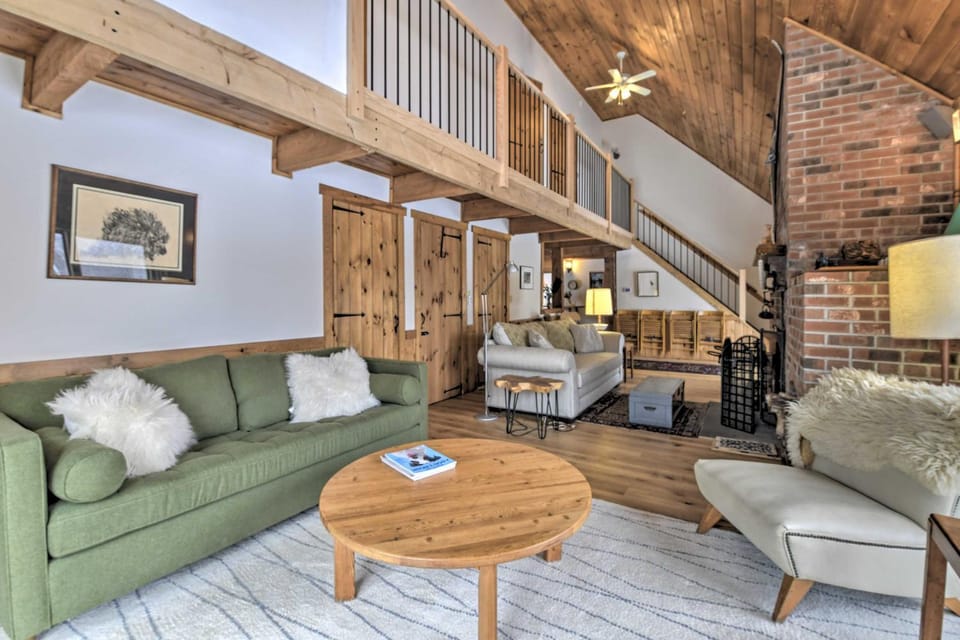Upscale Montgomery Cabin, Near Jay Peak Resort! Cabin in Vermont