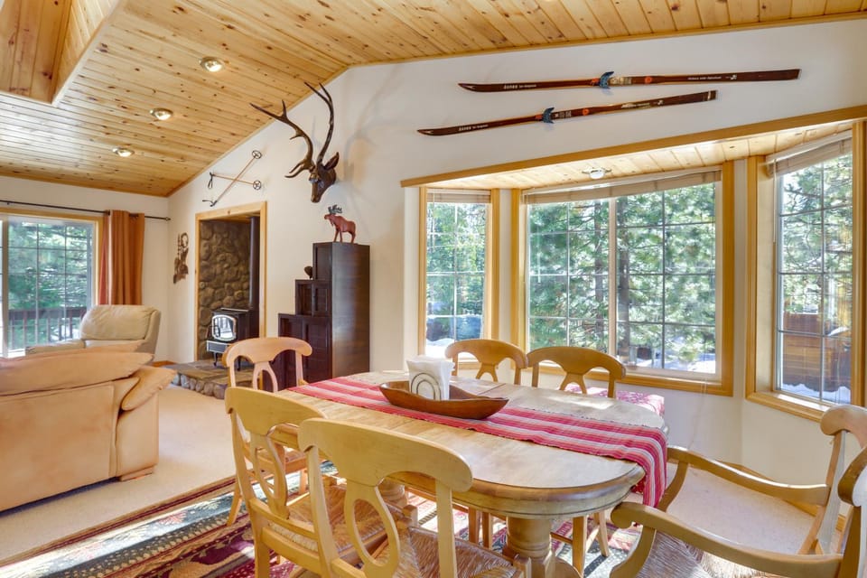 7 Mi to Northstar Resort: Tahoe Vista Family Cabin Cabin in Tahoe Vista