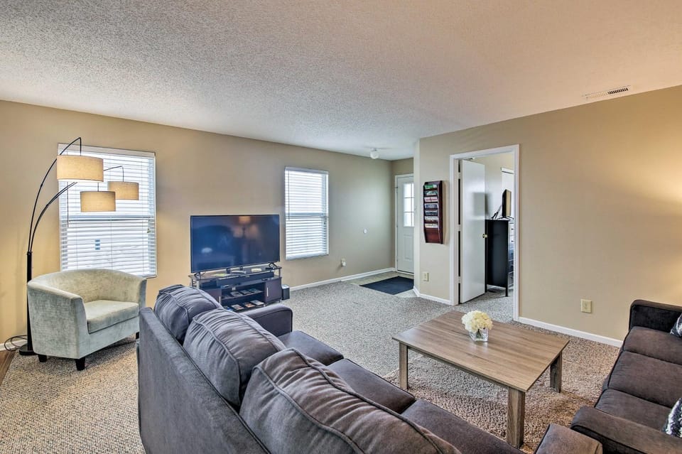 Patio Dining, 7 Mi to Purdue Family Escape! House in Lafayette