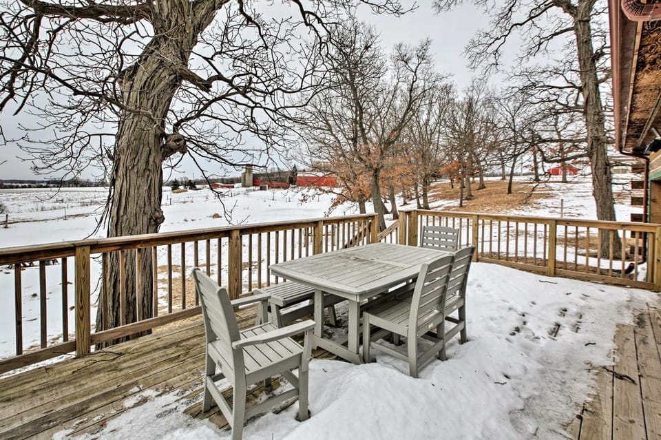 7-Acre Working Farm Near Lake Geneva: Pets Welcome House in Wisconsin