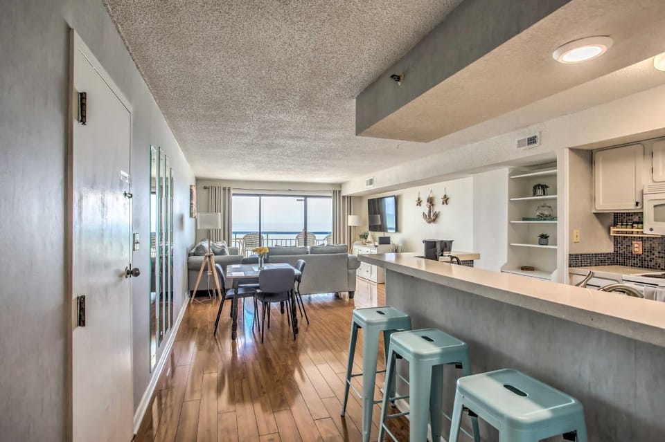 Oceanfront Condo w/ Pool in North Myrtle Beach House in North Myrtle Beach