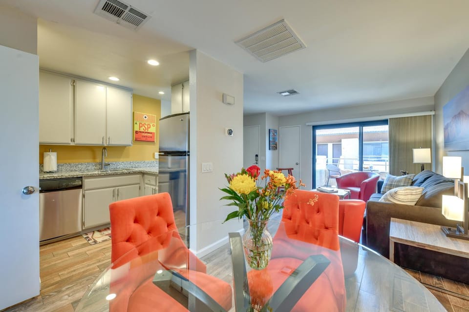 Central Palm Springs Resort Condo w/ 2 Balconies House in Palm Springs