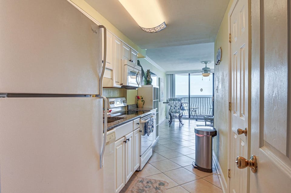 Oceanfront Resort-Style Condo in Myrtle Beach! House in Myrtle Beach
