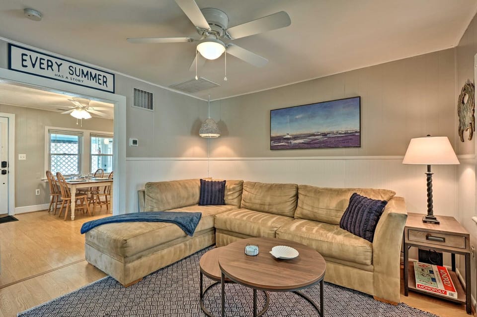 'The Blue Crab Cottage' - 3 Blocks From The Beach! House in Colonial Beach