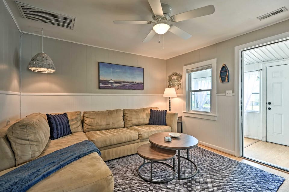 'The Blue Crab Cottage' - 3 Blocks From The Beach! House in Colonial Beach