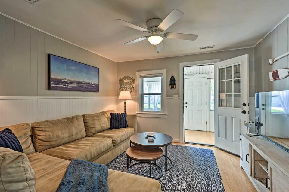 'The Blue Crab Cottage' - 3 Blocks From The Beach! House in Colonial Beach