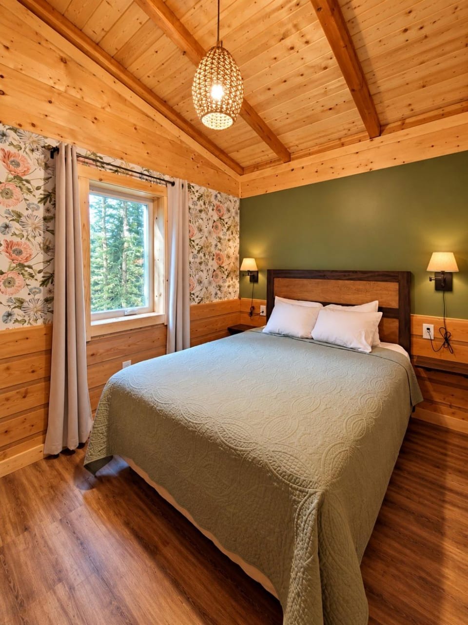 Denali Wild Stay - Moose Cabin, Free Wifi, 2 private bedrooms, sleep 6 Cabin in Healy
