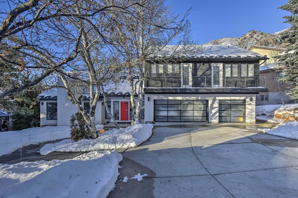 Near Snowbird & Alta Resorts: Winter Getaway Apartment in Cottonwood Heights