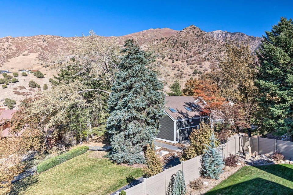 Near Snowbird & Alta Resorts: Winter Getaway Apartment in Cottonwood Heights