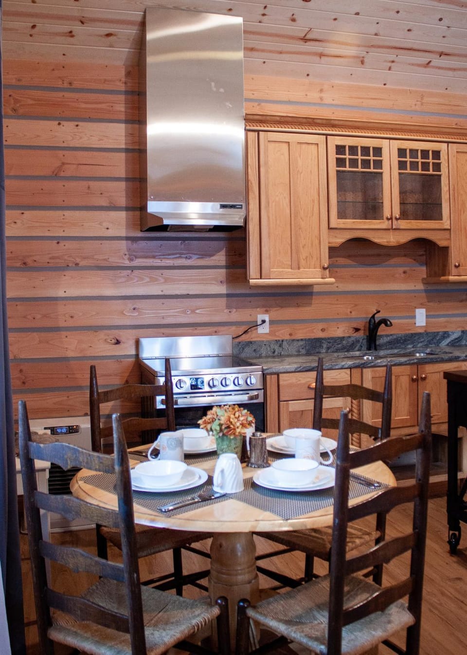 Denali Wild Stay - Redfox Cabin, Free Wifi, private, sleep 6 Cabin in Healy