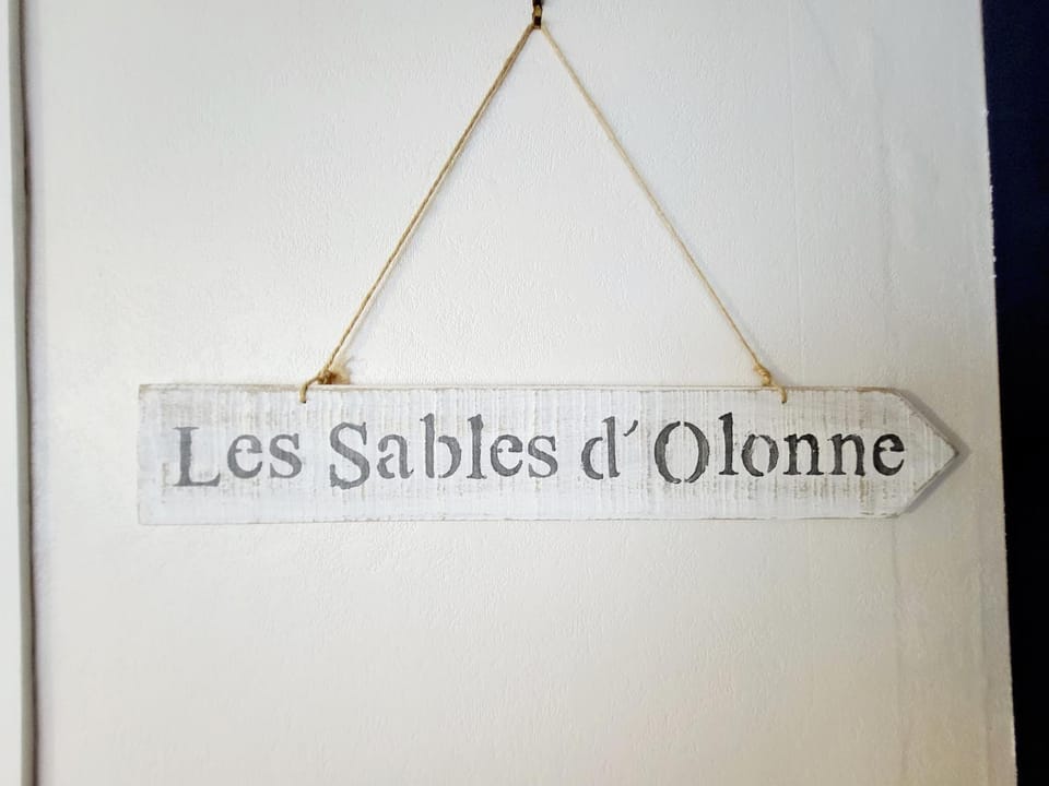 Appartement Moderne au Centre-Ville, 150m Plage, WiFi, Confort Idéal pour Familles - FR-1-92-876 Apartment in Les Sables-d'Olonne